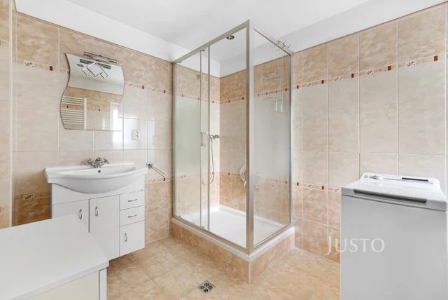 Prodej rodinného domu 175 m² s pozemkem 2030 m² + balkón