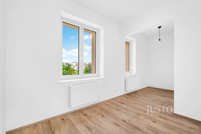 Pronájem 3+kk 79 m² + balkón 2 m² + parkování