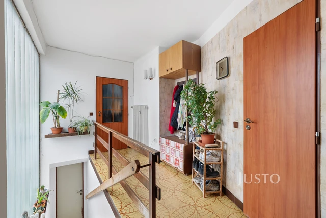 Prodej rodinného domu 308 m² s pozemkem 879 m²