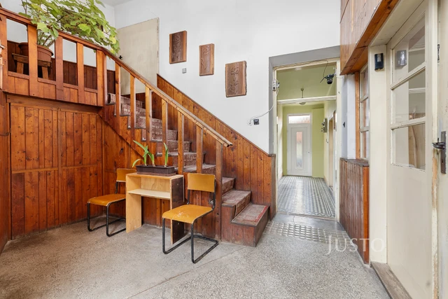 Prodej rodinného domu 308 m² s pozemkem 879 m²