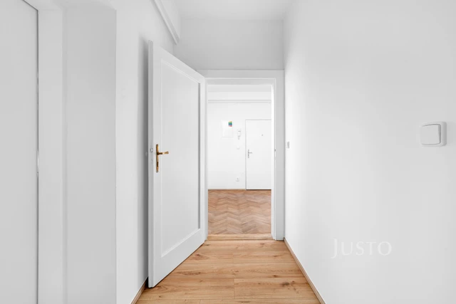 Pronájem 3+kk 79 m² + balkón 2 m² + parkování