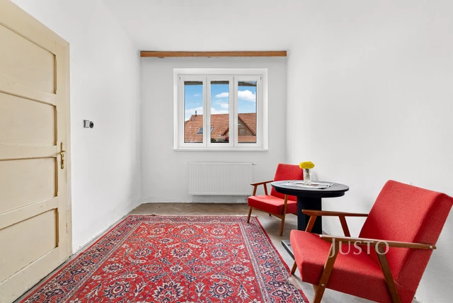 Prodej rodinného domu 308 m² s pozemkem 879 m²
