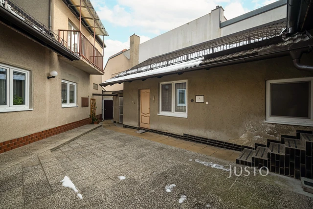 Prodej rodinného domu 175 m² s pozemkem 2030 m² + balkón