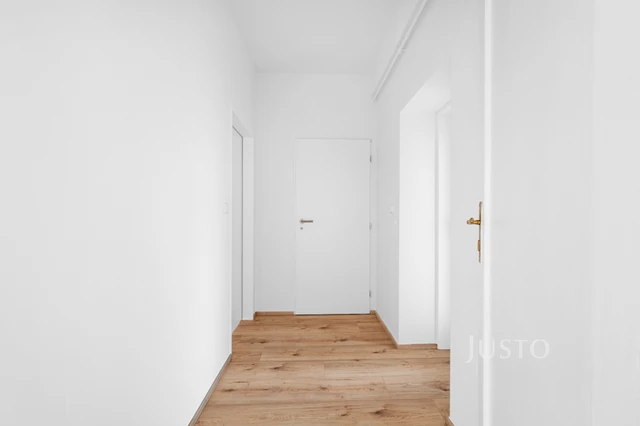 Pronájem 3+kk 79 m² + balkón 2 m² + parkování