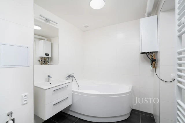 Pronájem 3+kk 79 m² + balkón 2 m² + parkování