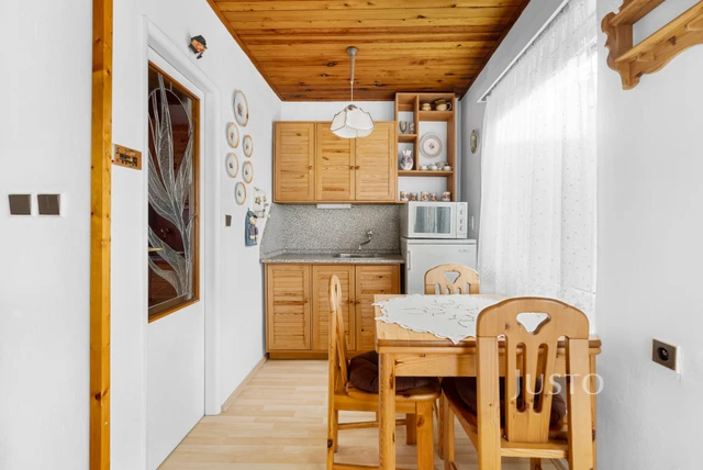 Prodej rodinného domu 175 m² s pozemkem 2030 m² + balkón