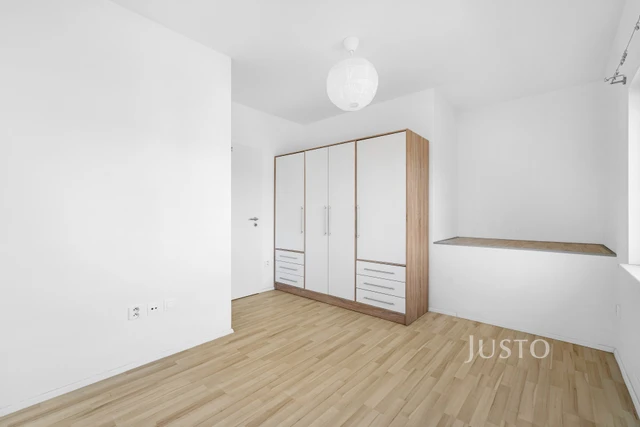 Prodej 4+kk 71 m² + balkón 4 m² + garáž