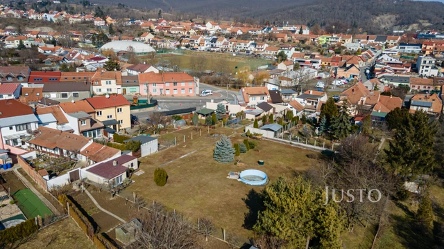 Prodej rodinného domu 175 m² s pozemkem 2030 m² + balkón