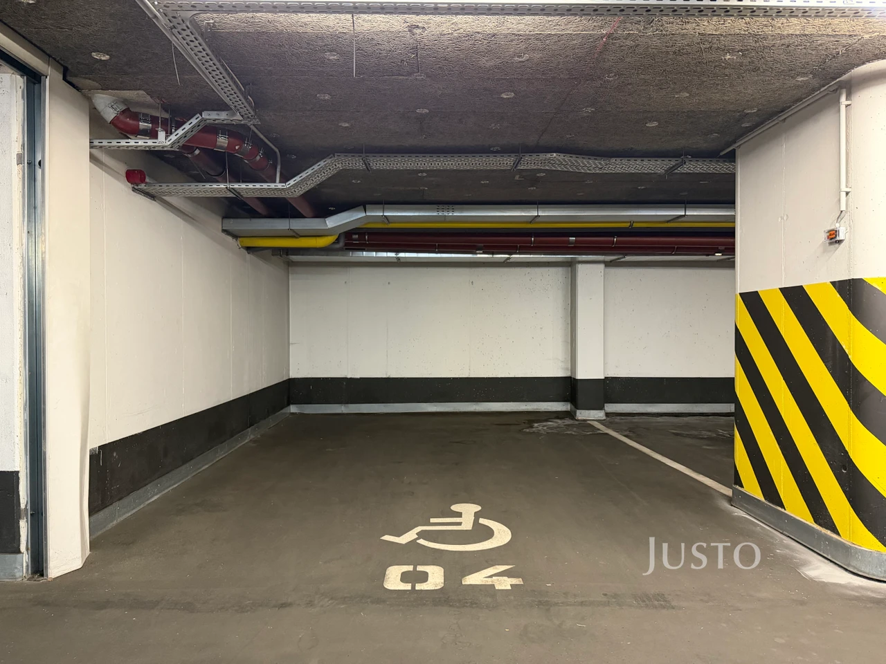 Pronájem garážového stání 25 m²