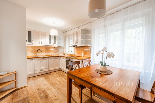 Prodej bytu 3+1 72 m² se společnou zahradou