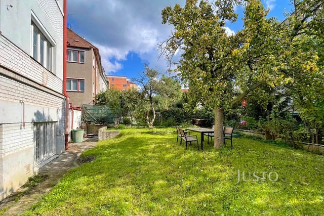 Prodej bytu 3+1 72 m² se společnou zahradou