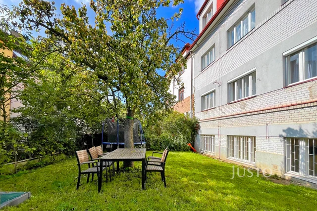 Prodej bytu 3+1 72 m² se společnou zahradou
