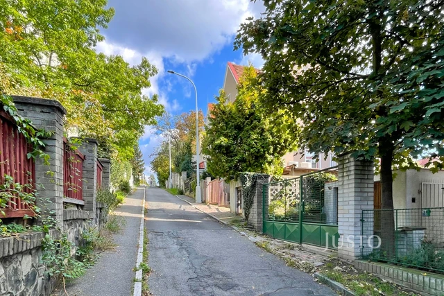 Prodej bytu 3+1 72 m² se společnou zahradou