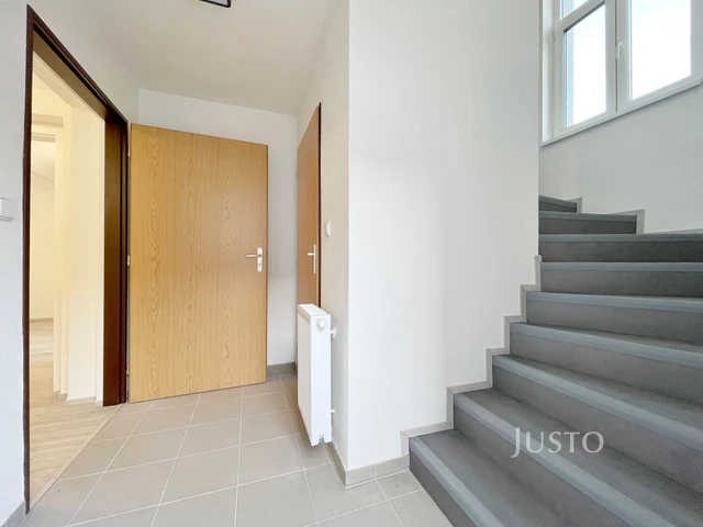 Prodej rodinného domu 207 m² s pozemkem 331 m² + terasa 12 m²