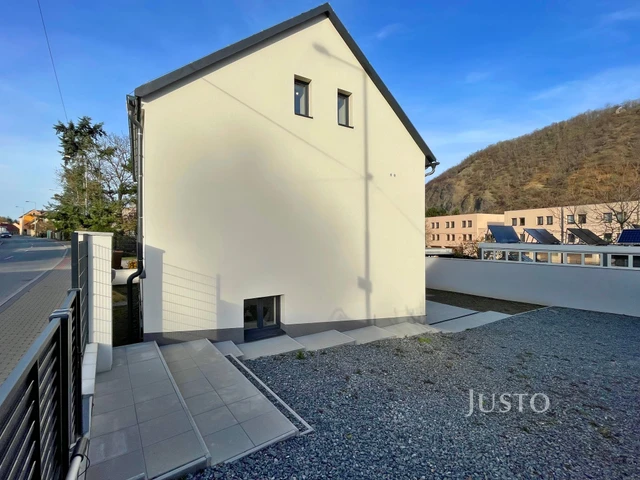 Prodej rodinného domu 207 m² s pozemkem 331 m² + terasa 12 m²