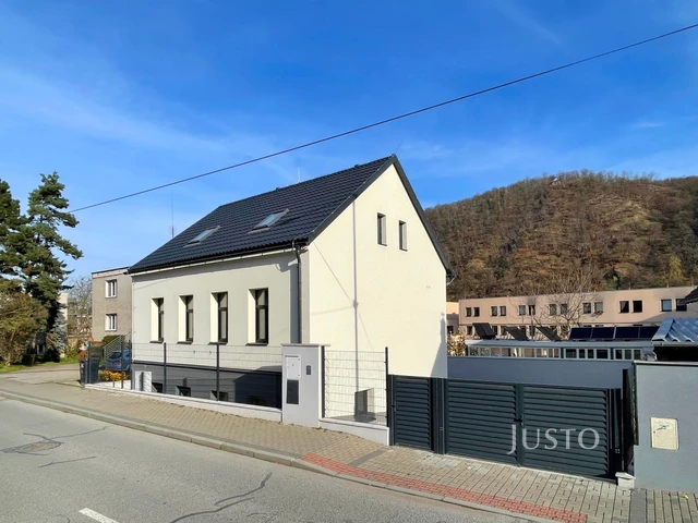 Prodej 2+kk 63 m² + parkování