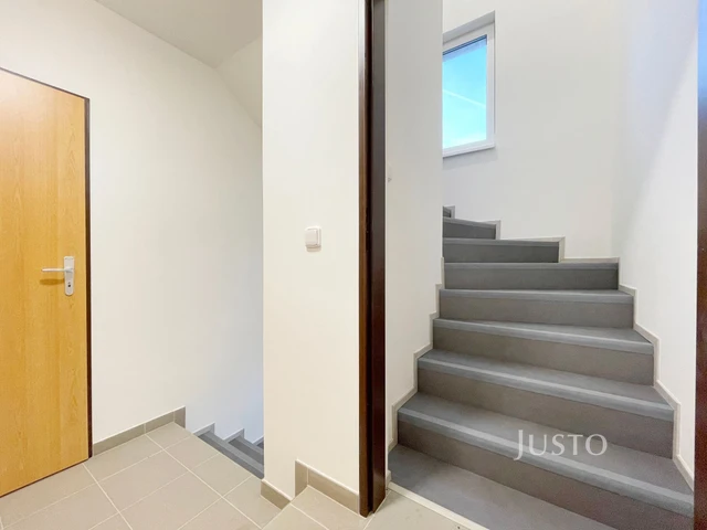 Prodej 2+kk 63 m² + parkování