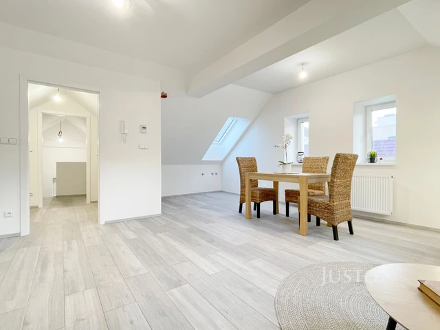 Prodej 2+kk 63 m² + parkování