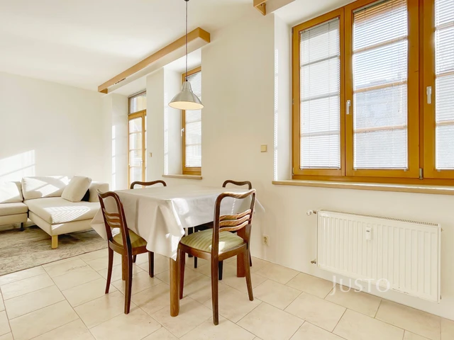 Pronájem 2+1 75 m² + balkón 6 m² + garáž