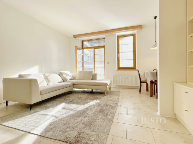 Pronájem 2+1 75 m² + balkón 6 m² + garáž