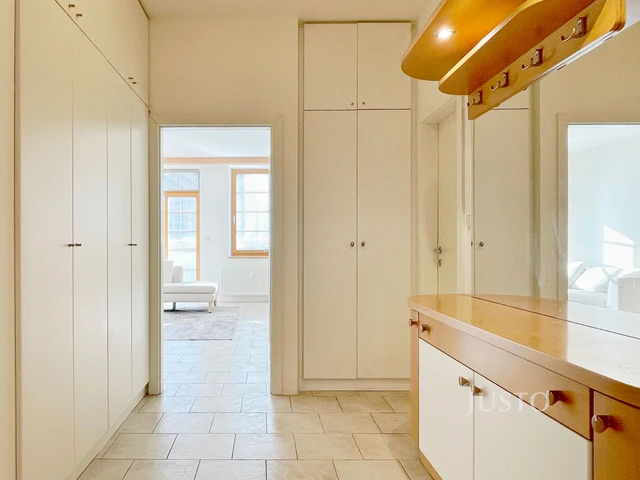Pronájem 2+1 75 m² + balkón 6 m² + garáž