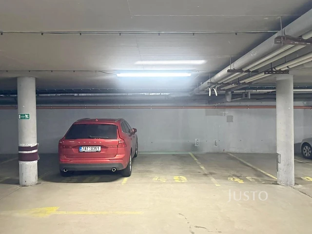 Pronájem 2+1 75 m² + balkón 6 m² + garáž