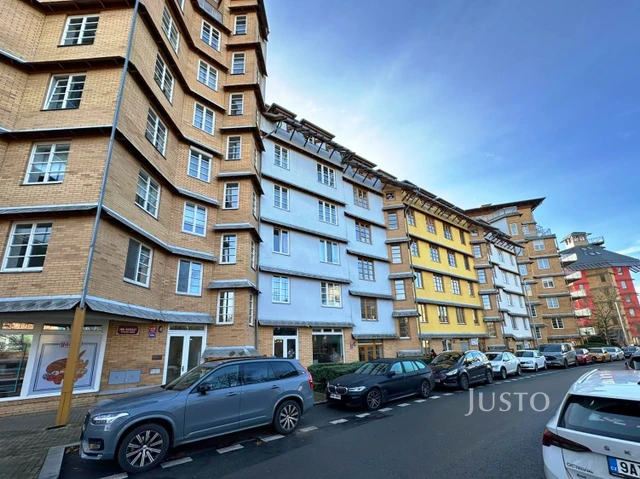 Pronájem 2+1 75 m² + balkón 6 m² + garáž