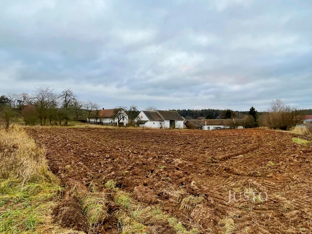 Prodej pozemku 1147 m²