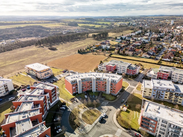 Prodej 4+kk 98 m² + lodžie 7 m² + balkón 3 m² + parkování