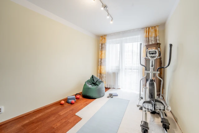 Prodej 4+kk 98 m² + lodžie 7 m² + balkón 3 m² + parkování