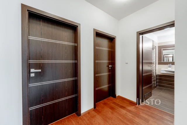 Prodej 4+kk 98 m² + lodžie 7 m² + balkón 3 m² + parkování