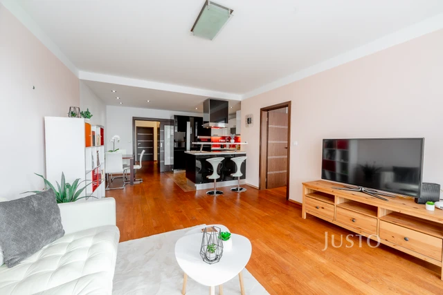 Prodej 4+kk 98 m² + lodžie 7 m² + balkón 3 m² + parkování