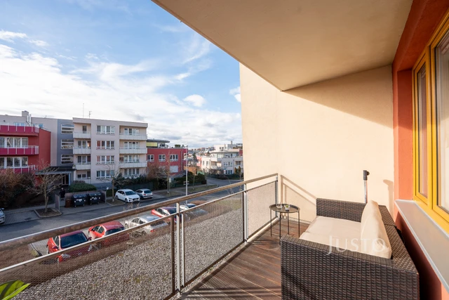 Prodej 4+kk 98 m² + lodžie 7 m² + balkón 3 m² + parkování