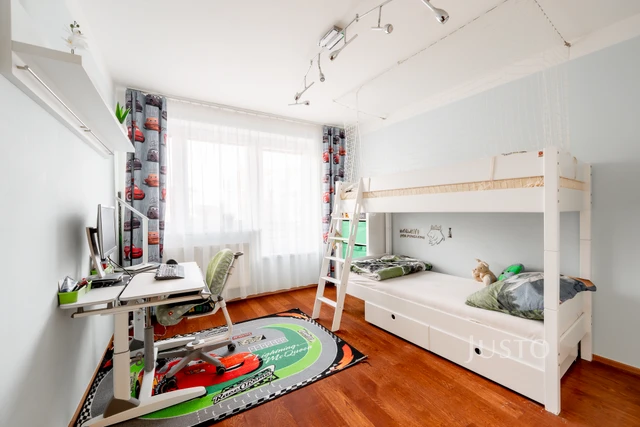 Prodej 4+kk 98 m² + lodžie 7 m² + balkón 3 m² + parkování