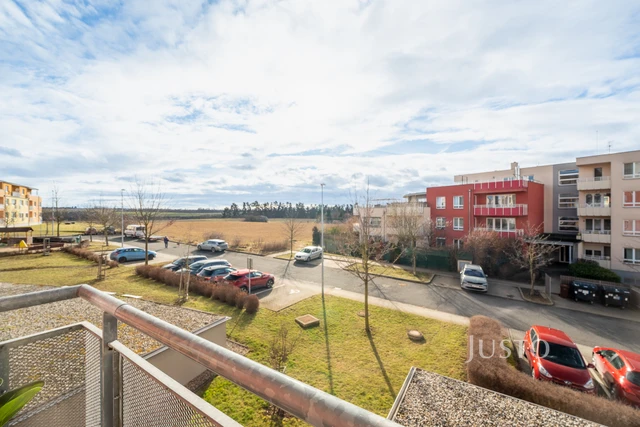 Prodej 4+kk 98 m² + lodžie 7 m² + balkón 3 m² + parkování