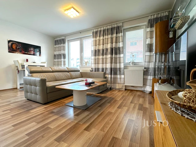 Pronájem 2+kk 55 m² + balkón 8 m² + parkování