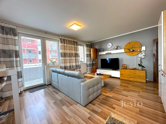 Pronájem 2+kk 55 m² + balkón 8 m² + parkování
