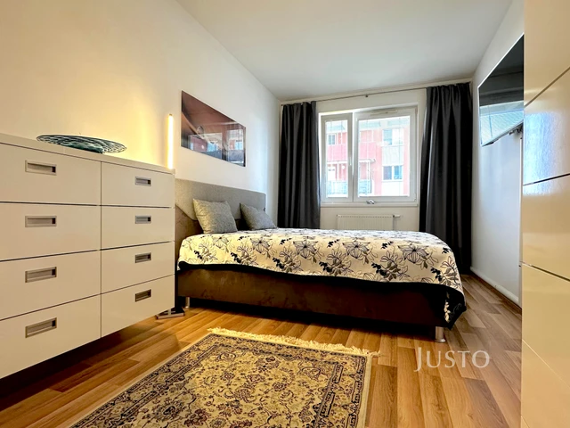 Pronájem 2+kk 55 m² + balkón 8 m² + parkování