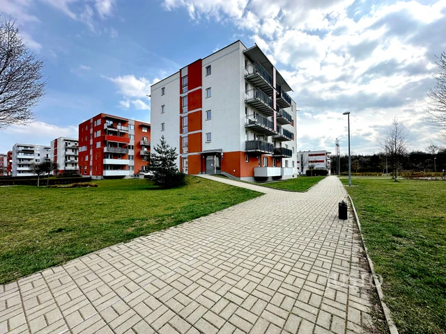 Pronájem 2+kk 55 m² + balkón 8 m² + parkování