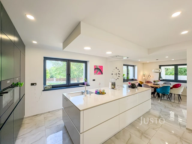 Prodej rodinného domu 213 m² s pozemkem 489 m² + terasa 36 m²
