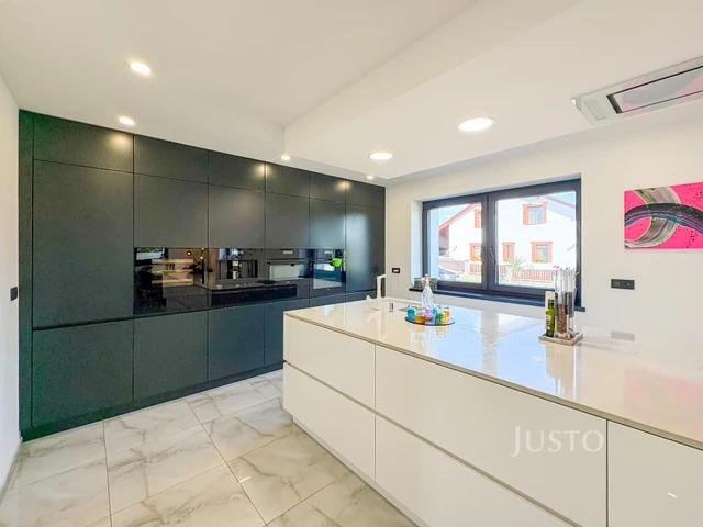 Prodej rodinného domu 213 m² s pozemkem 489 m² + terasa 36 m²
