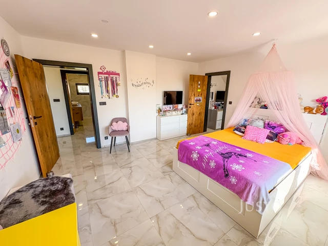Prodej rodinného domu 213 m² s pozemkem 489 m² + terasa 36 m²