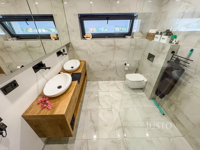 Prodej rodinného domu 213 m² s pozemkem 489 m² + terasa 36 m²