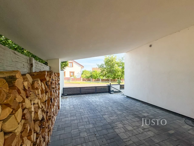 Prodej rodinného domu 213 m² s pozemkem 489 m² + terasa 36 m²