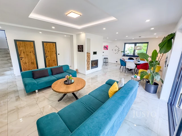 Prodej rodinného domu 213 m² s pozemkem 489 m² + terasa 36 m²