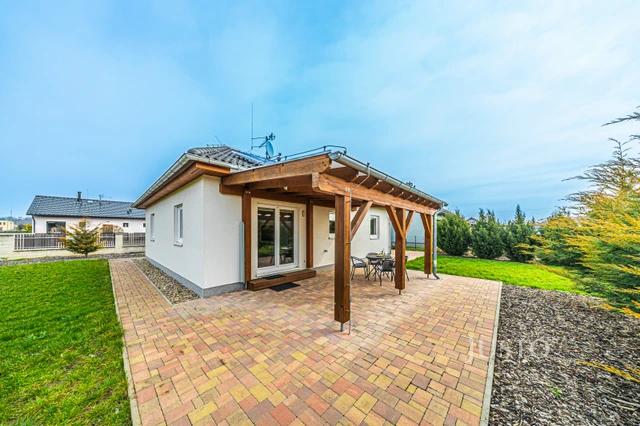Prodej rodinného domu 83 m² s pozemkem 1180 m² + terasa