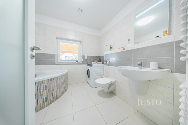 Prodej rodinného domu 83 m² s pozemkem 1180 m² + terasa