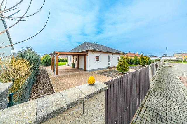 Prodej rodinného domu 83 m² s pozemkem 1180 m² + terasa