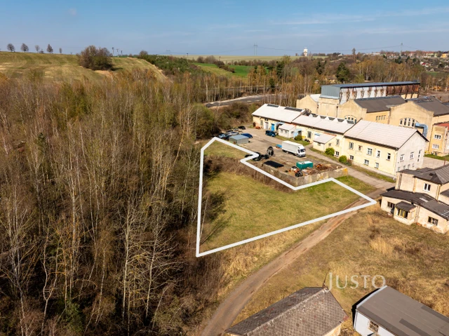 Prodej komerčního pozemku 1688 m²