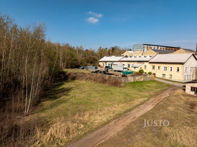 Prodej komerčního pozemku 1688 m²